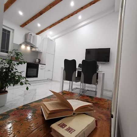 Apartmani Pina 2 Kastela Bagian luar foto