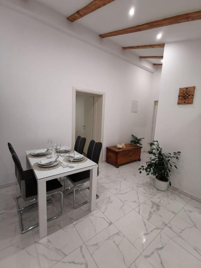 Apartmani Pina 2 Kastela Bagian luar foto