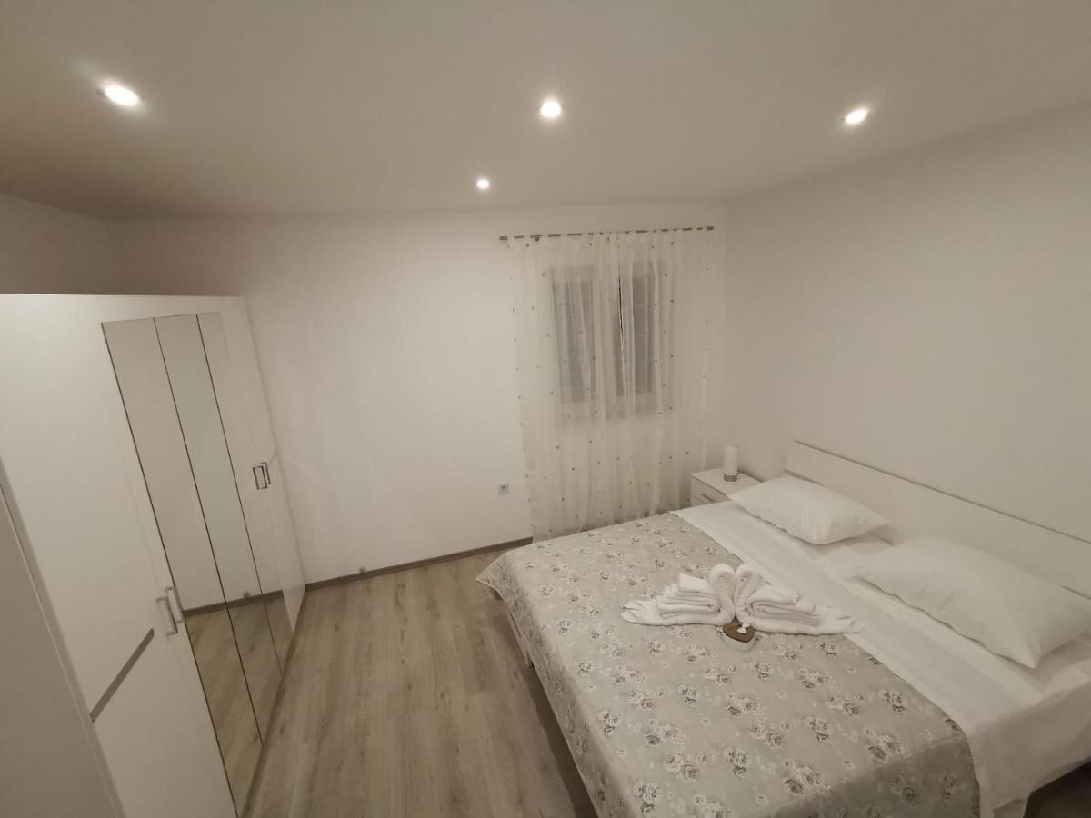 Apartmani Pina 2 Kastela Bagian luar foto