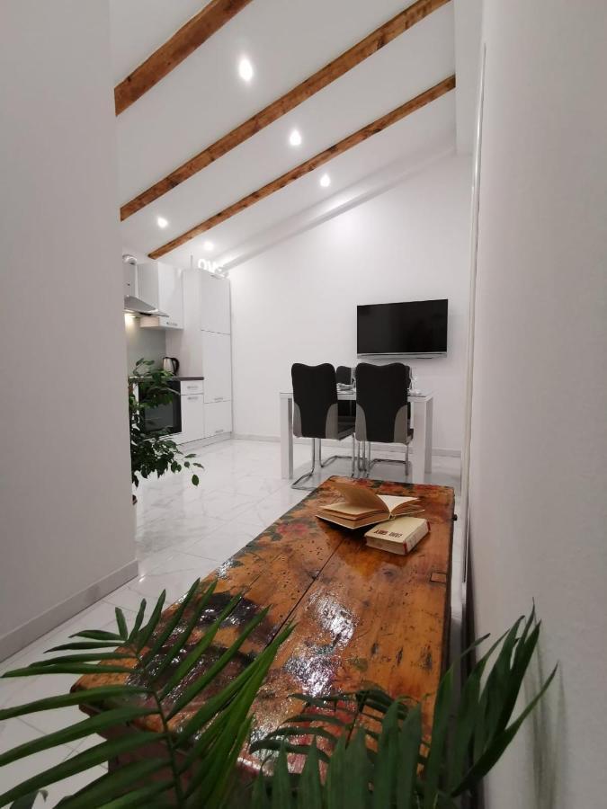 Apartmani Pina 2 Kastela Bagian luar foto