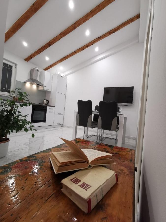 Apartmani Pina 2 Kastela Bagian luar foto